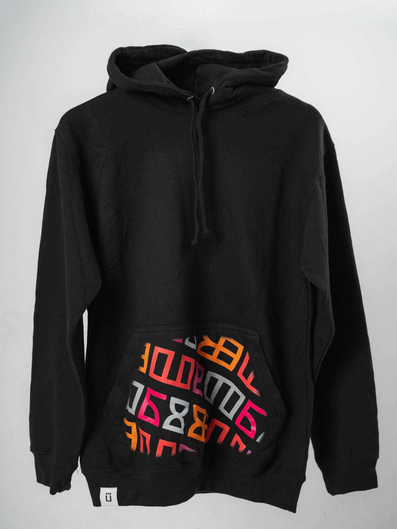 Čierna mikina s farebným paternom pánska