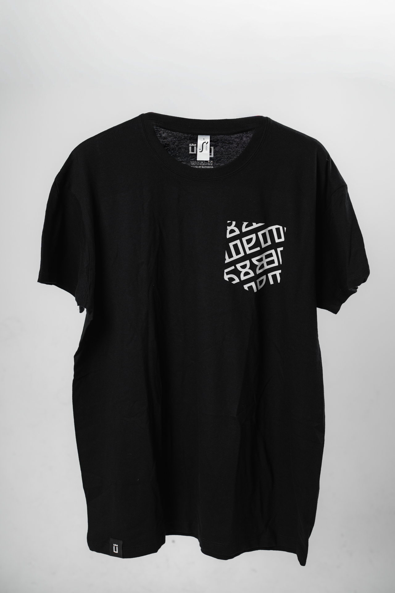 Čierne tričko dámske s patternom